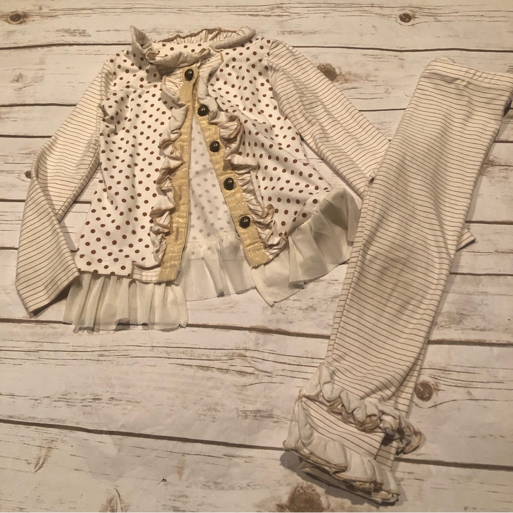Mustard pie outfit cream gold